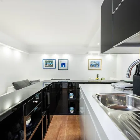 Luxury Set Apartment *